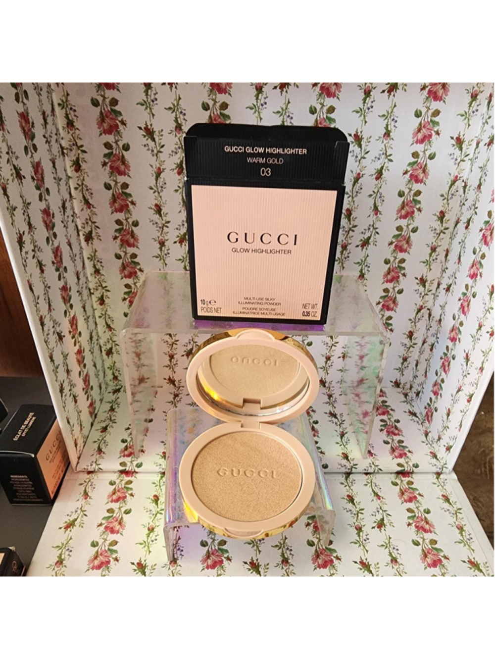 Gucci Glow Highlighter Warm Gold 03
#glow #highlighter - Picture 4 of 4
